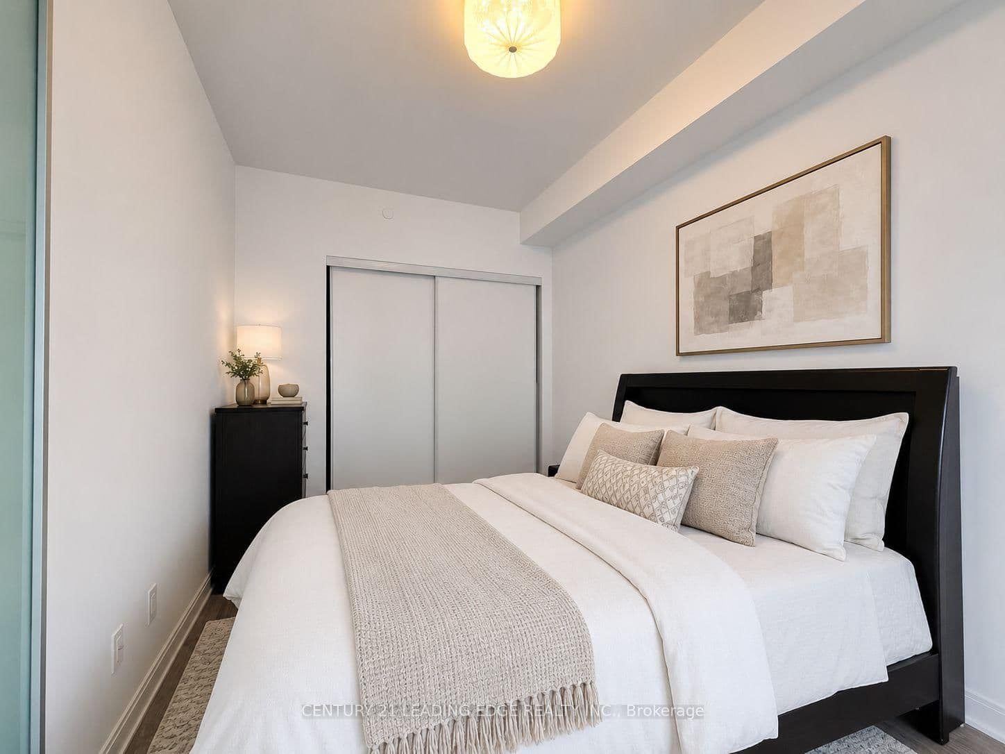 50 Charles Street E, Unit 3906 thumbnail 15