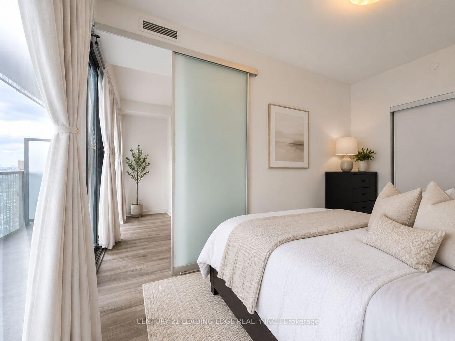 50 Charles Street E, Unit 3906 thumbnail 16