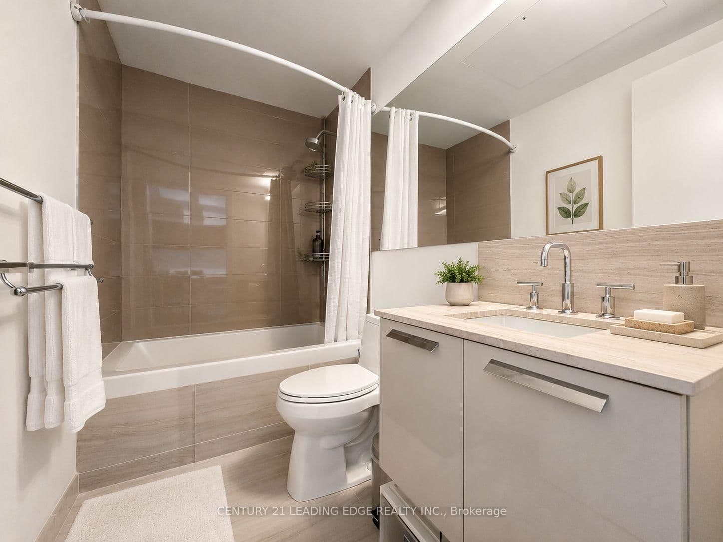 50 Charles Street E, Unit 3906 thumbnail 3