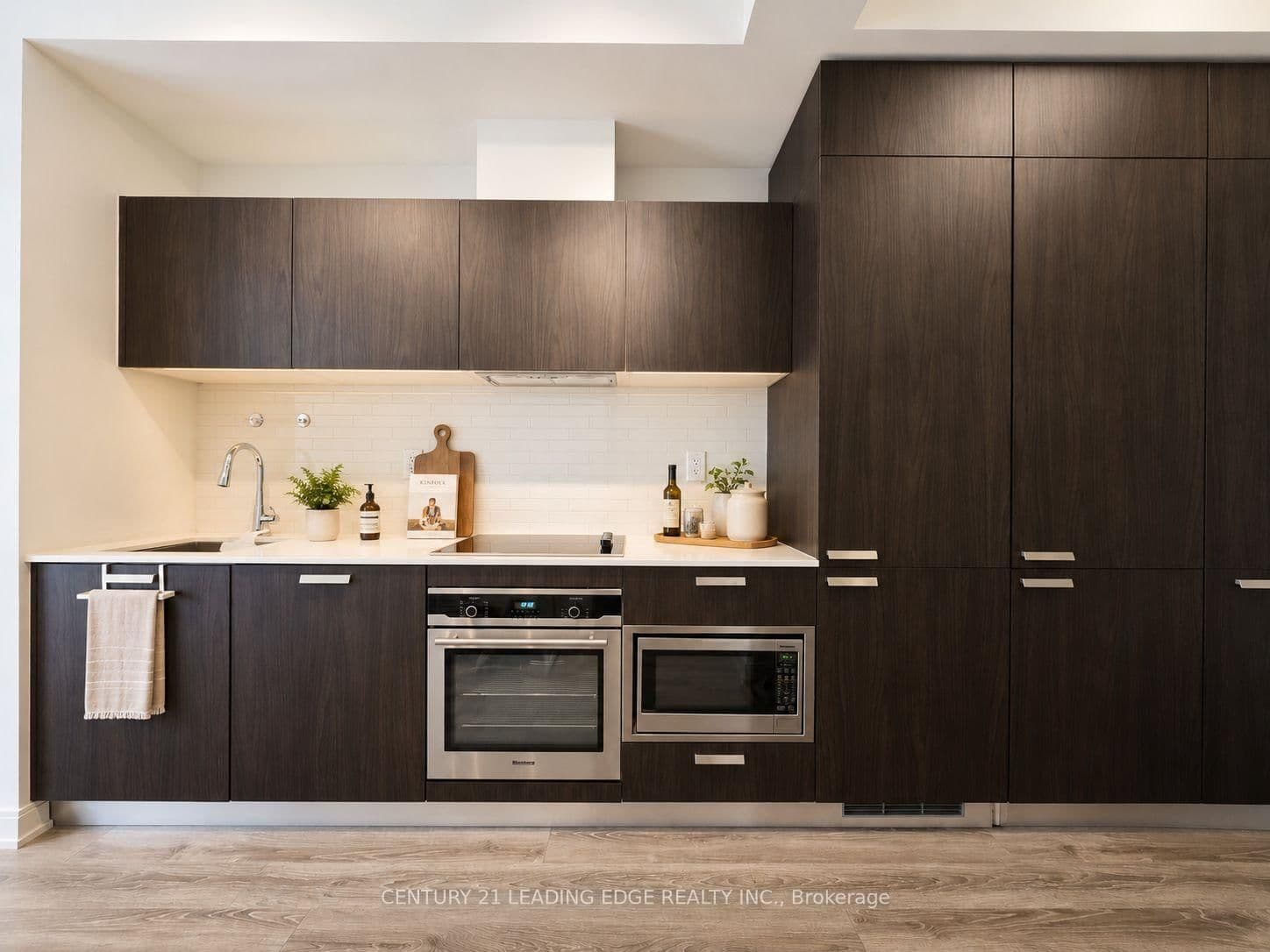 50 Charles Street E, Unit 3906 thumbnail 6