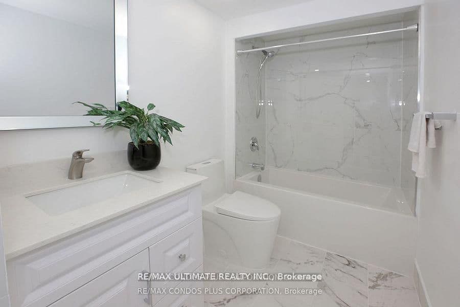 77 Harbour Square, Unit 601 thumbnail 10