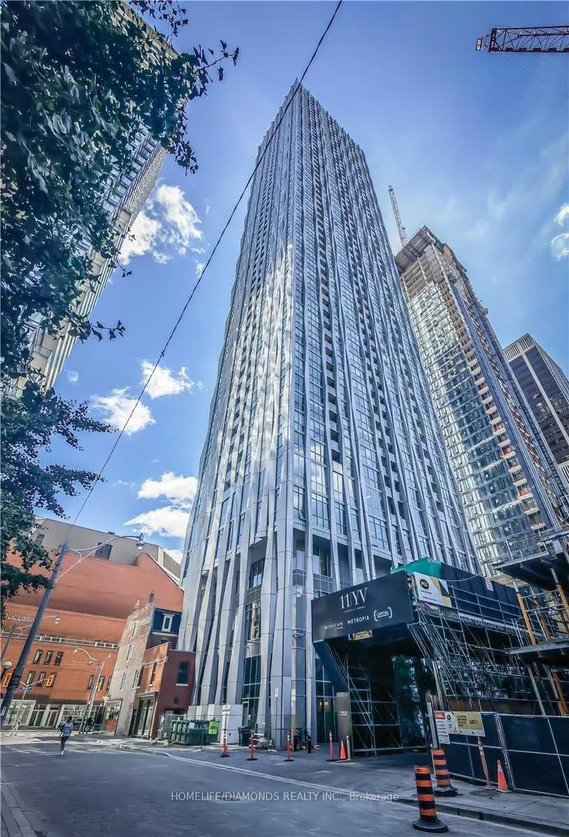 1 Yorkville Avenue, Unit 3302