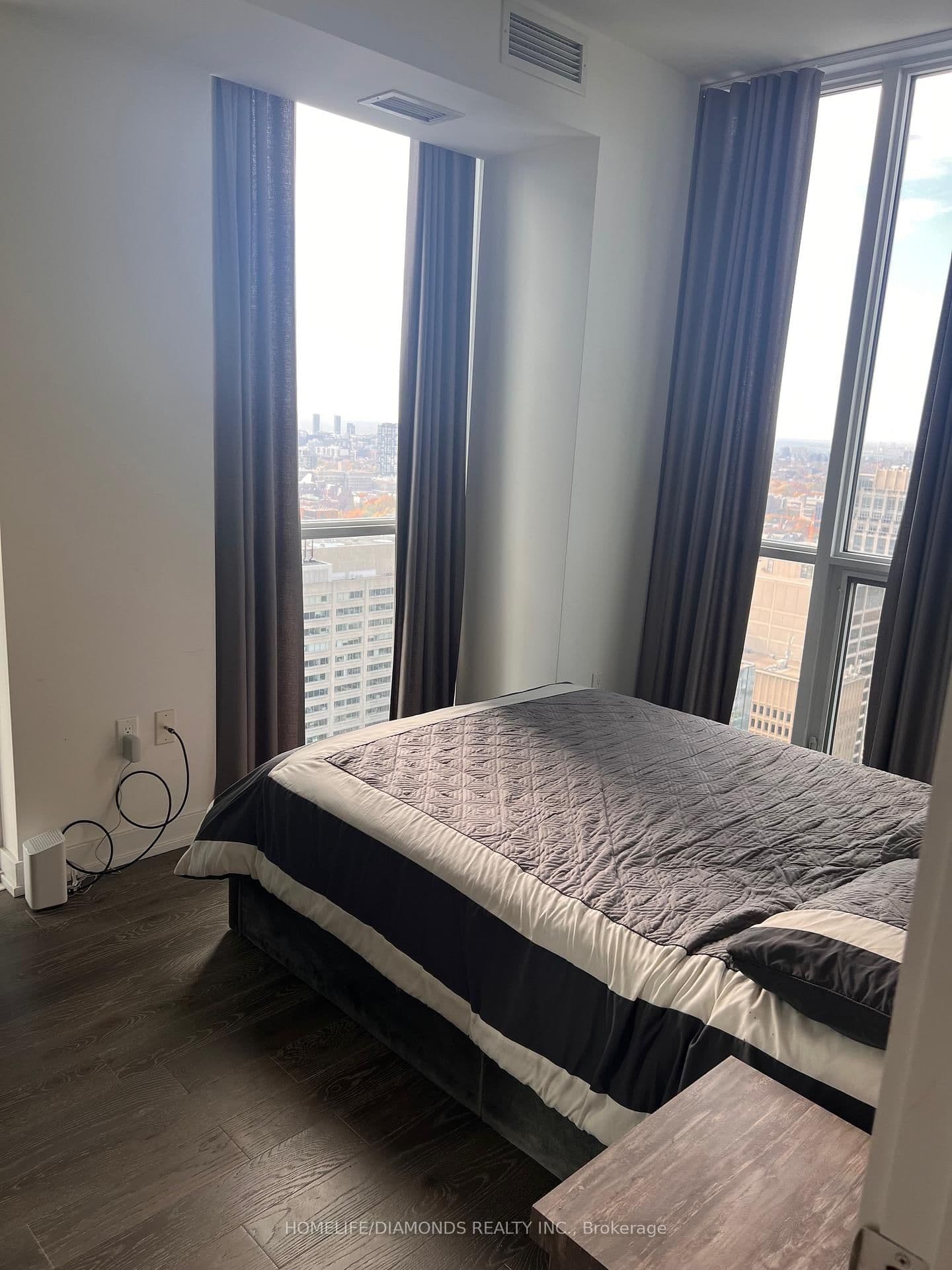 1 Yorkville Avenue, Unit 3302 thumbnail 12