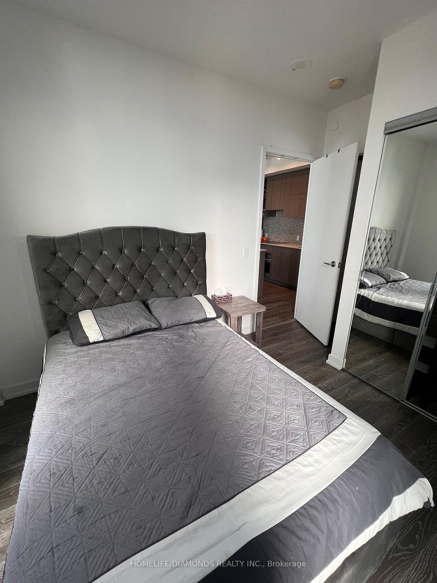 1 Yorkville Avenue, Unit 3302 thumbnail 14