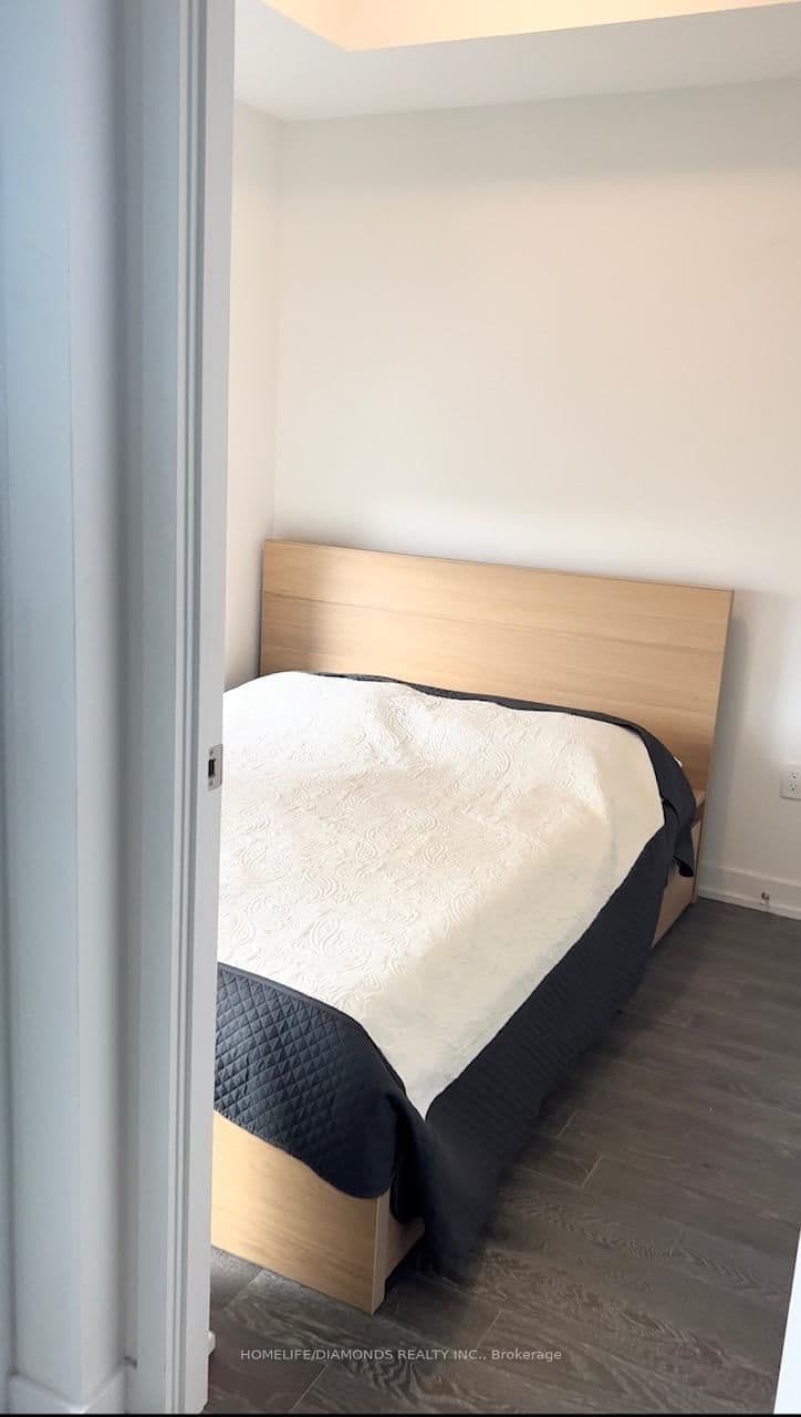 1 Yorkville Avenue, Unit 3302 thumbnail 16