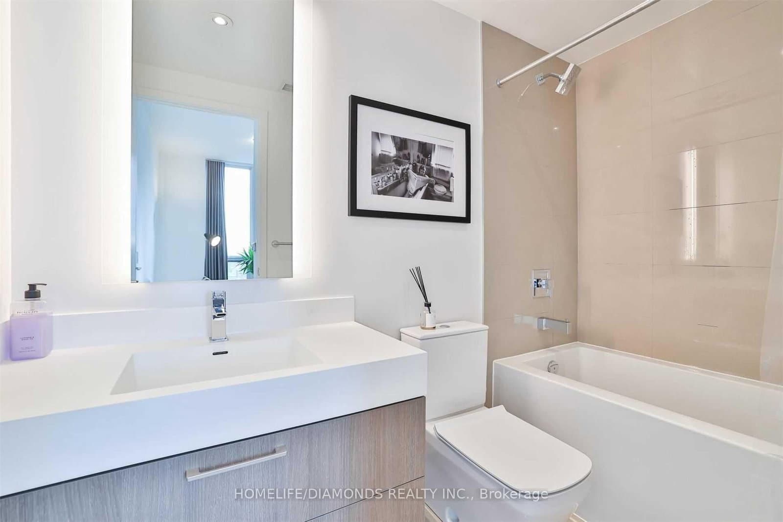 1 Yorkville Avenue, Unit 3302 thumbnail 17