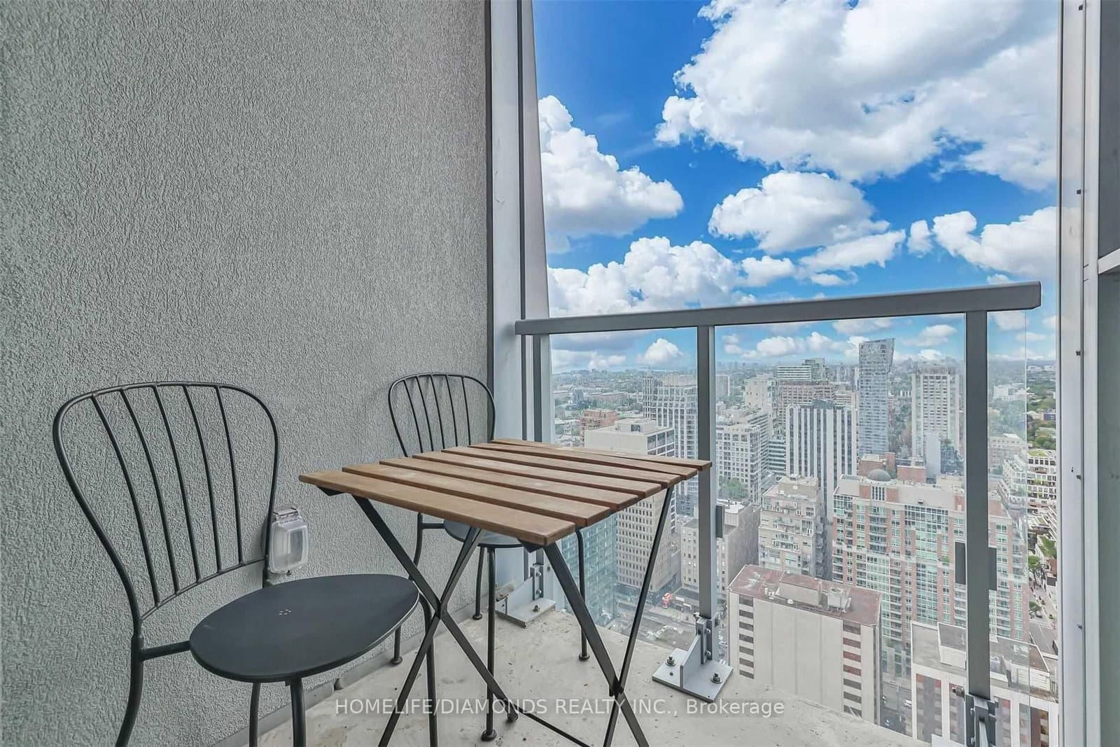 1 Yorkville Avenue, Unit 3302 thumbnail 18