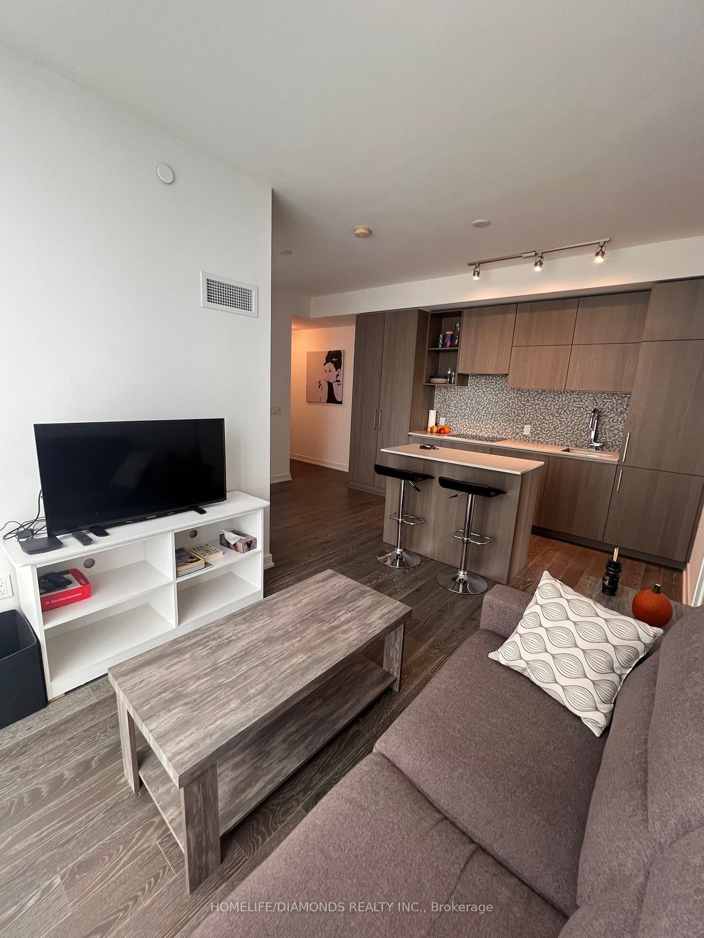 1 Yorkville Avenue, Unit 3302 thumbnail 6