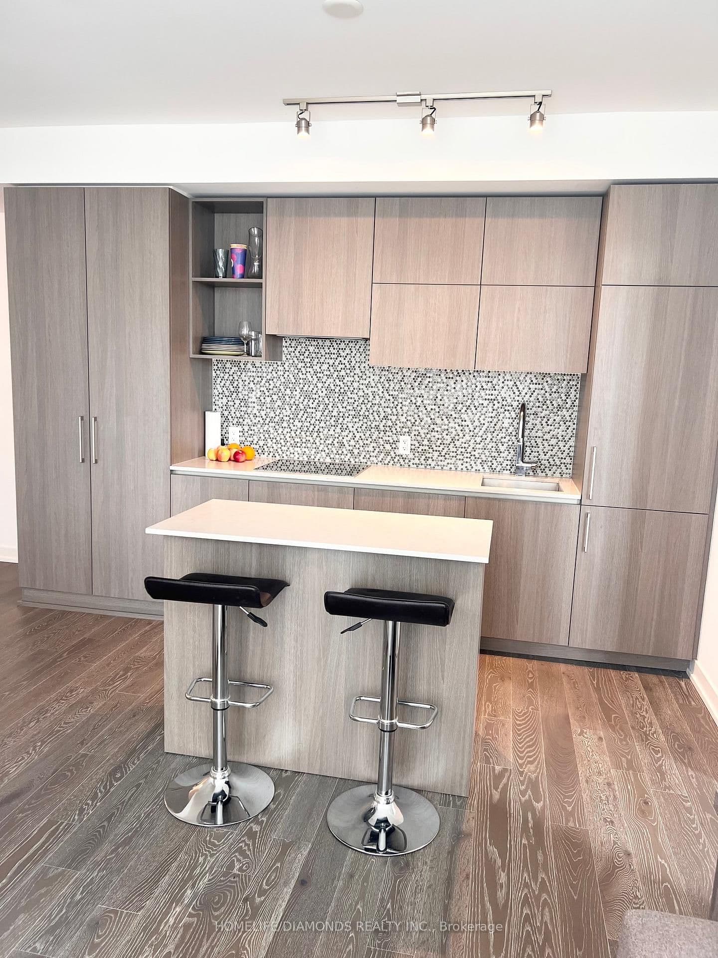 1 Yorkville Avenue, Unit 3302 thumbnail 7