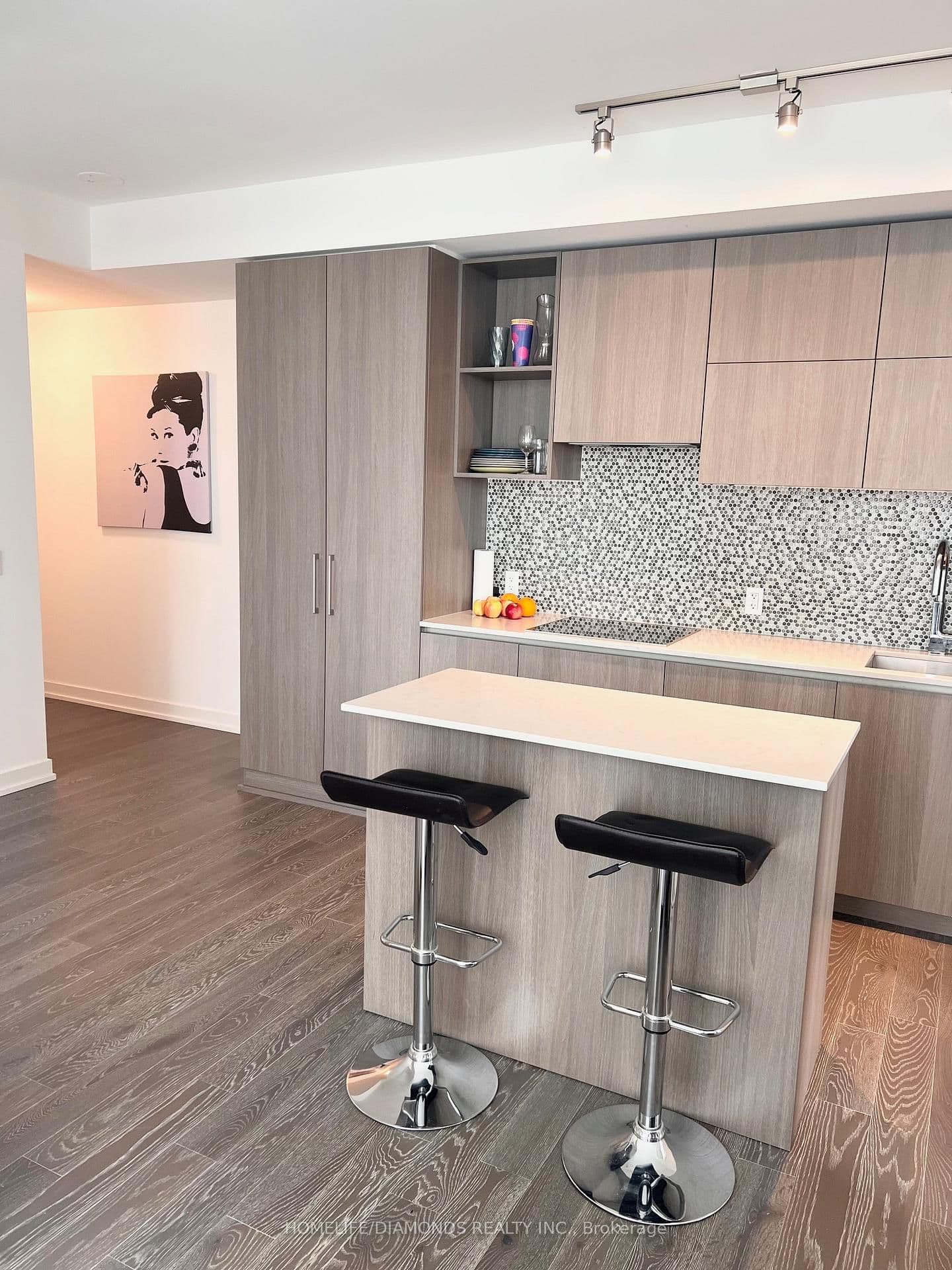 1 Yorkville Avenue, Unit 3302 thumbnail 8
