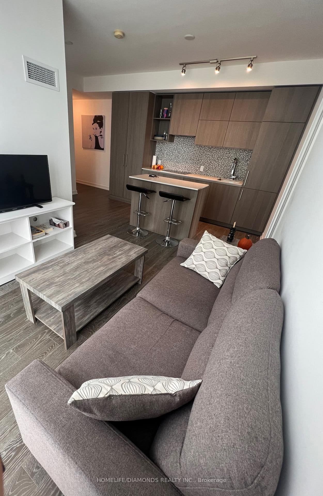 1 Yorkville Avenue, Unit 3302 thumbnail 9