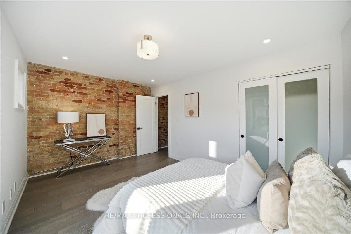 777 Dufferin Street thumbnail 22