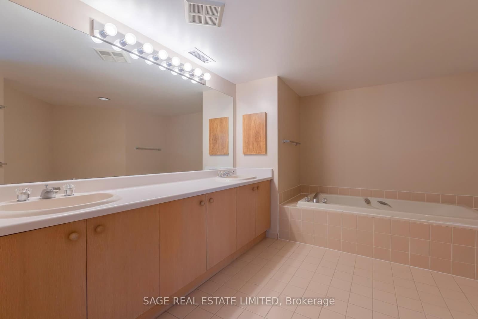 25 George Street, Unit 302 thumbnail 31