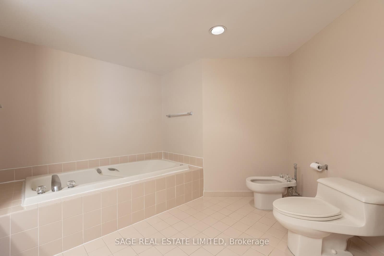 25 George Street, Unit 302 thumbnail 32