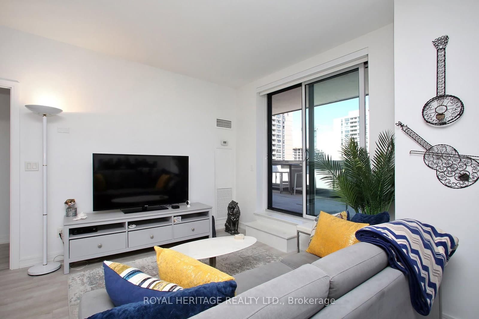 621 Sheppard Avenue E, Unit TPH08 thumbnail 11