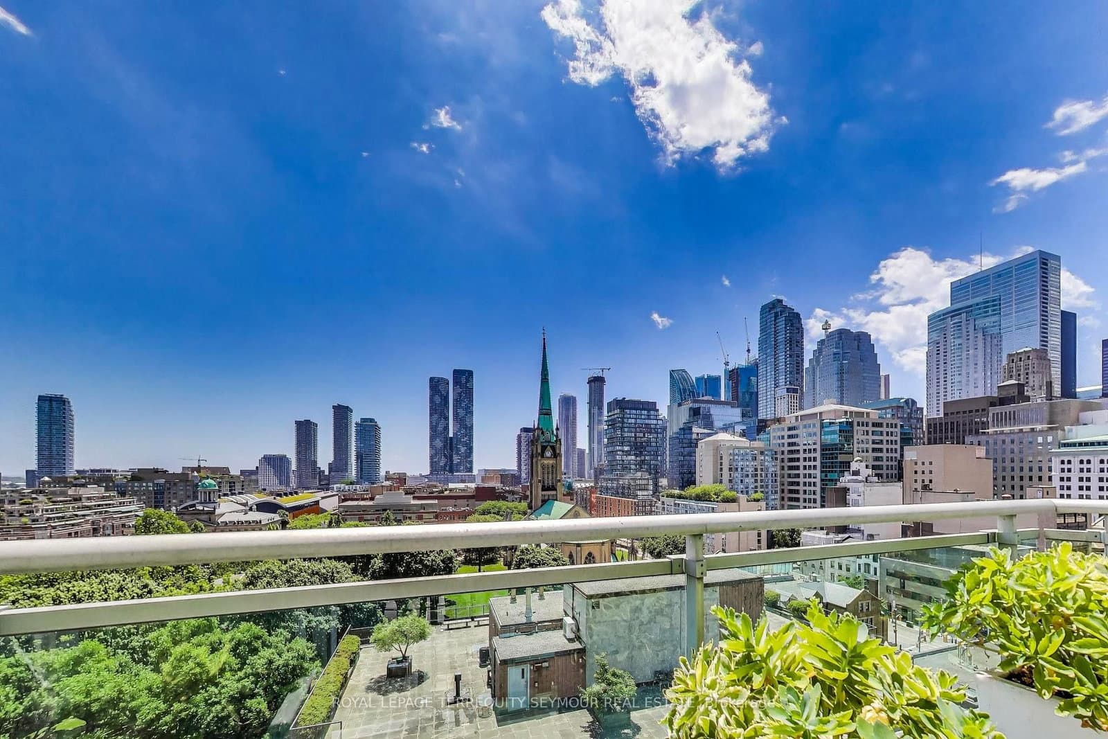 77 Lombard Street, Unit PH3 thumbnail 11