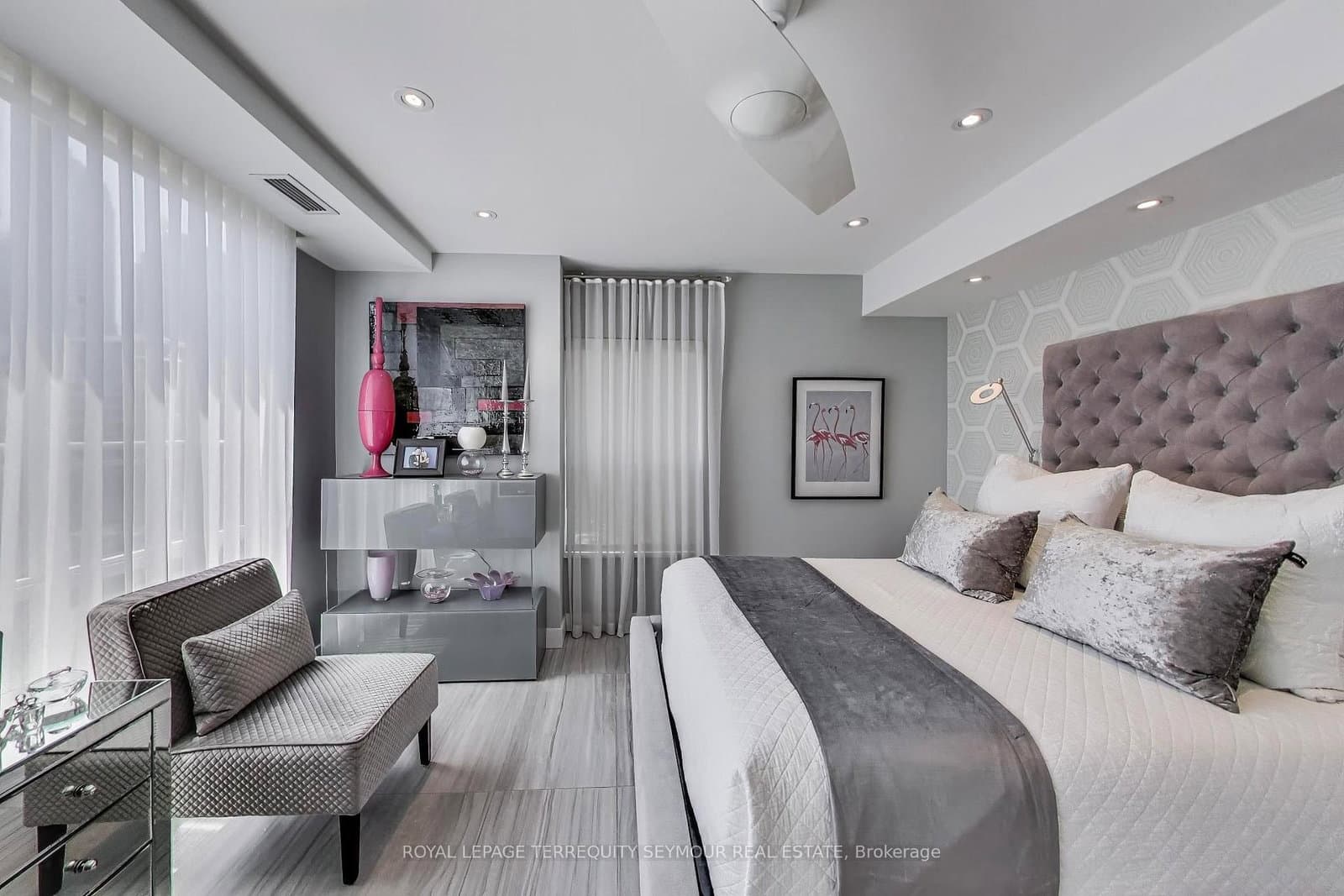 77 Lombard Street, Unit PH3 thumbnail 13