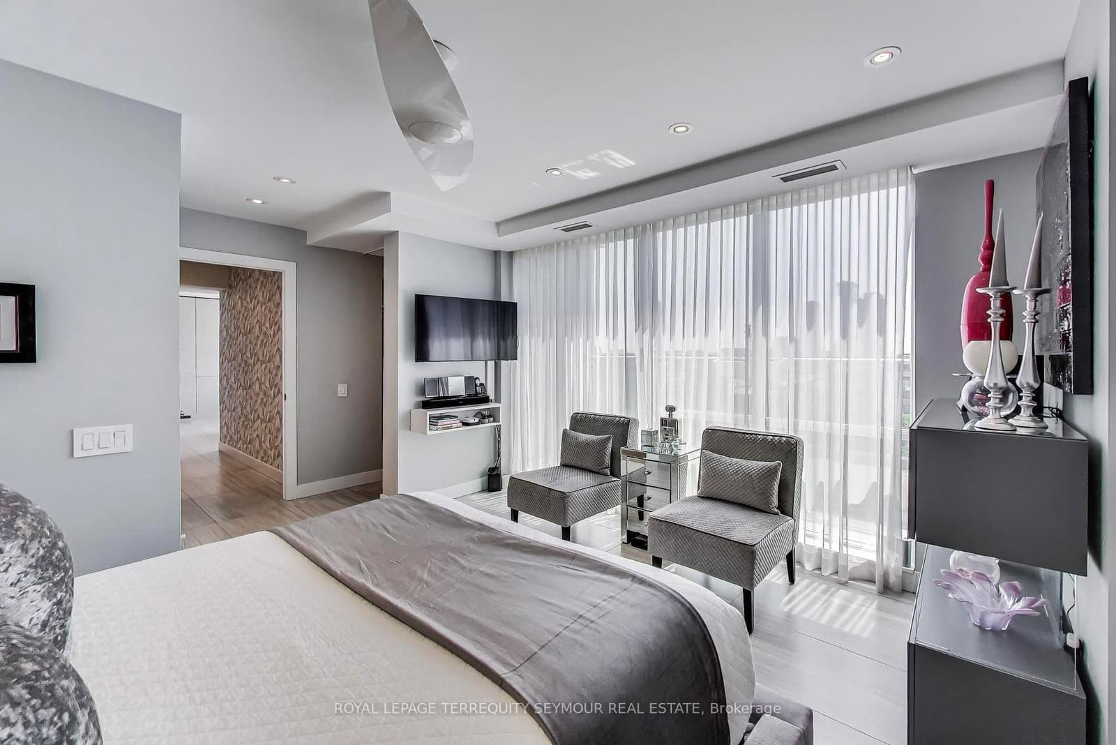 77 Lombard Street, Unit PH3 thumbnail 14