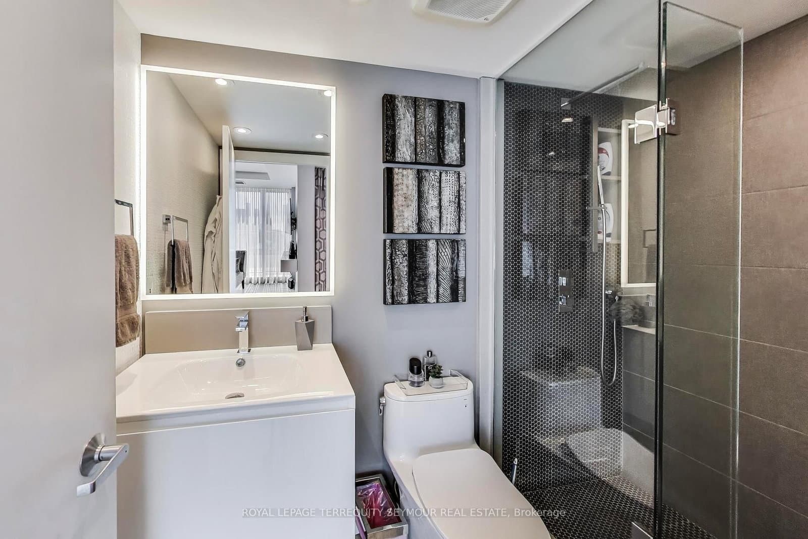 77 Lombard Street, Unit PH3 thumbnail 15