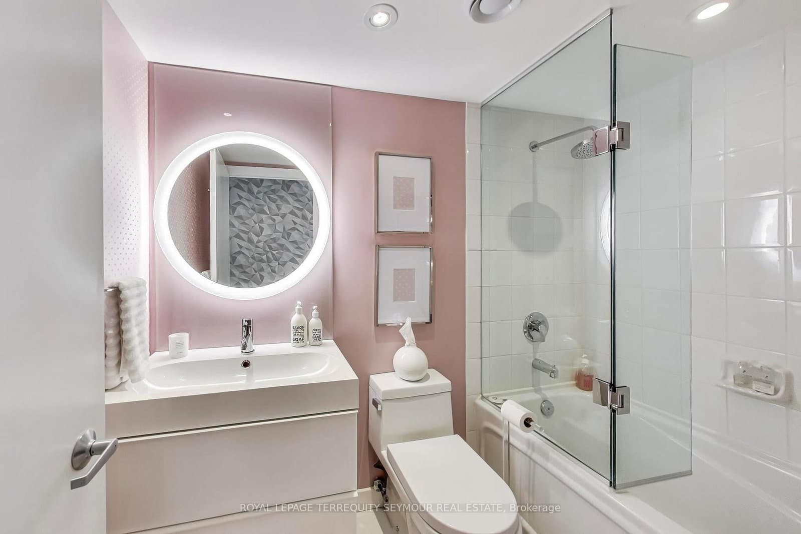 77 Lombard Street, Unit PH3 thumbnail 17