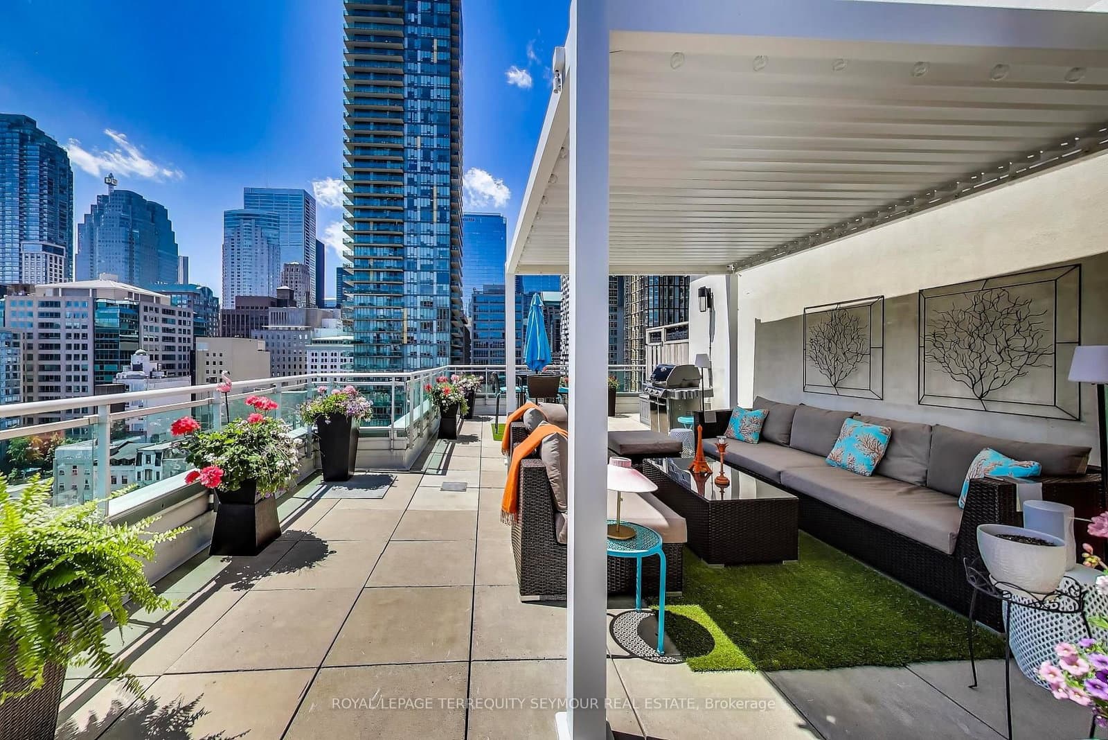 77 Lombard Street, Unit PH3 thumbnail 21