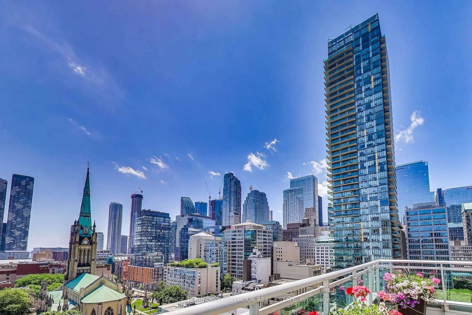 77 Lombard Street, Unit PH3 thumbnail 27