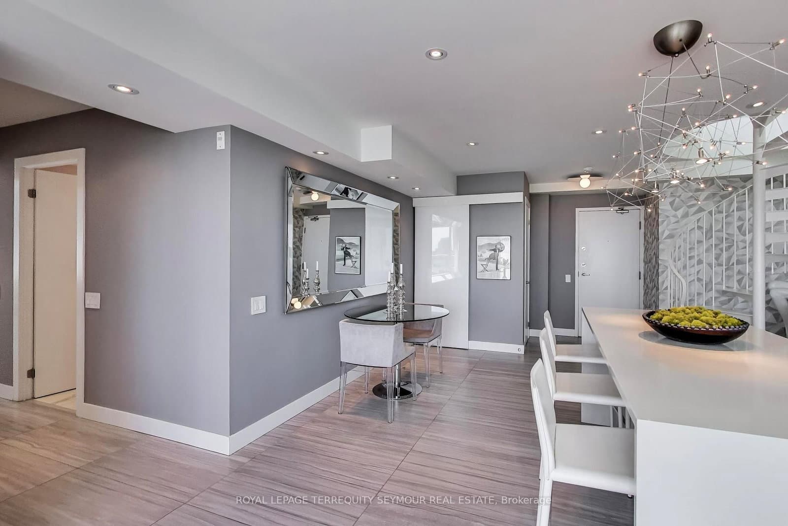 77 Lombard Street, Unit PH3 thumbnail 4