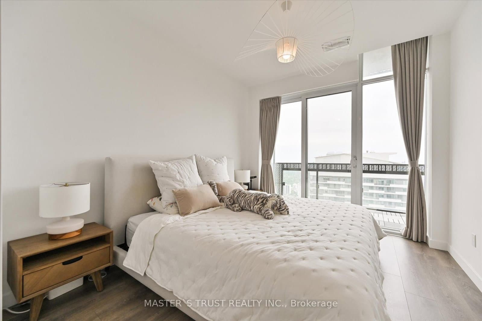 8 Eglinton Avenue E, Unit PH5801 thumbnail 18