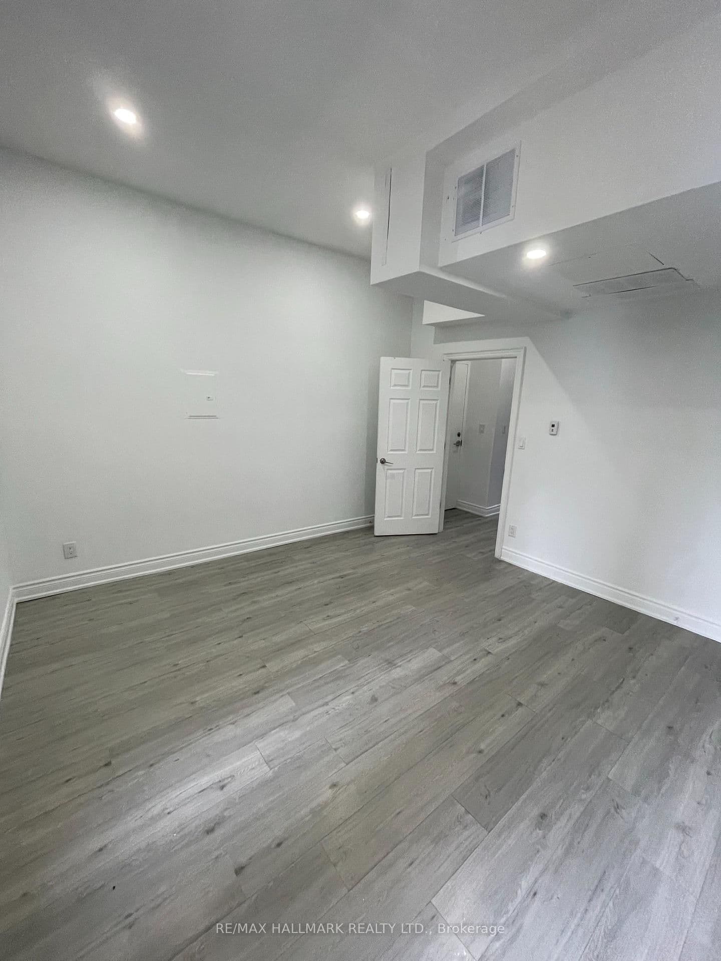 414 Dundas Street E thumbnail 31