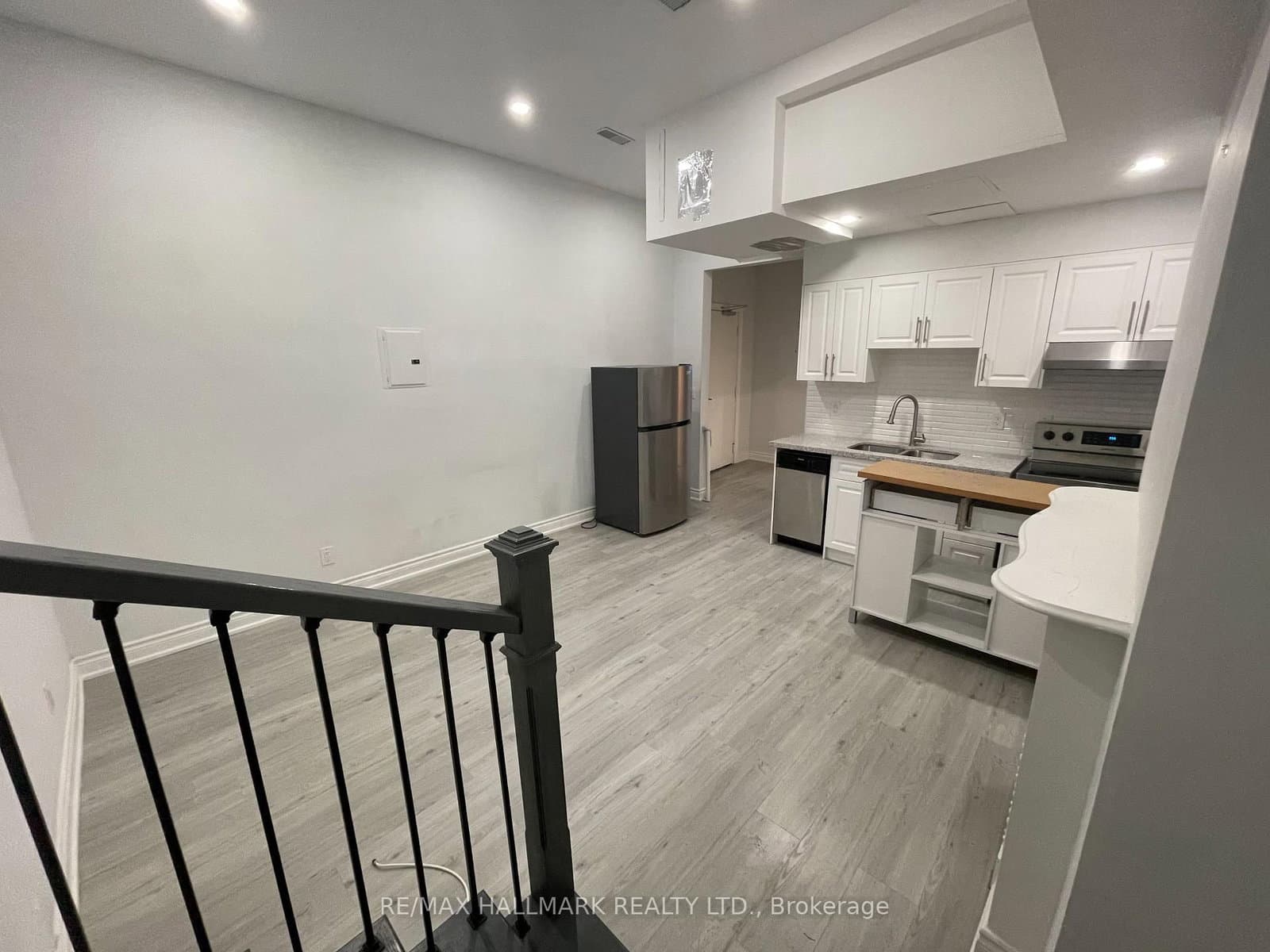 414 Dundas Street E thumbnail 7