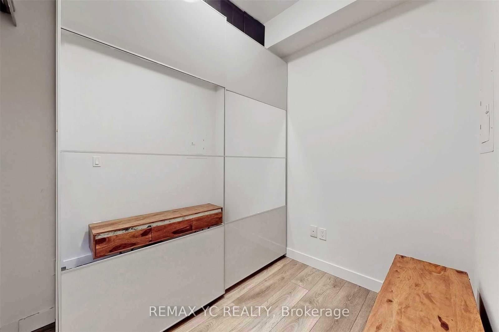 8 Eglinton Avenue E, Unit 2212 thumbnail 11