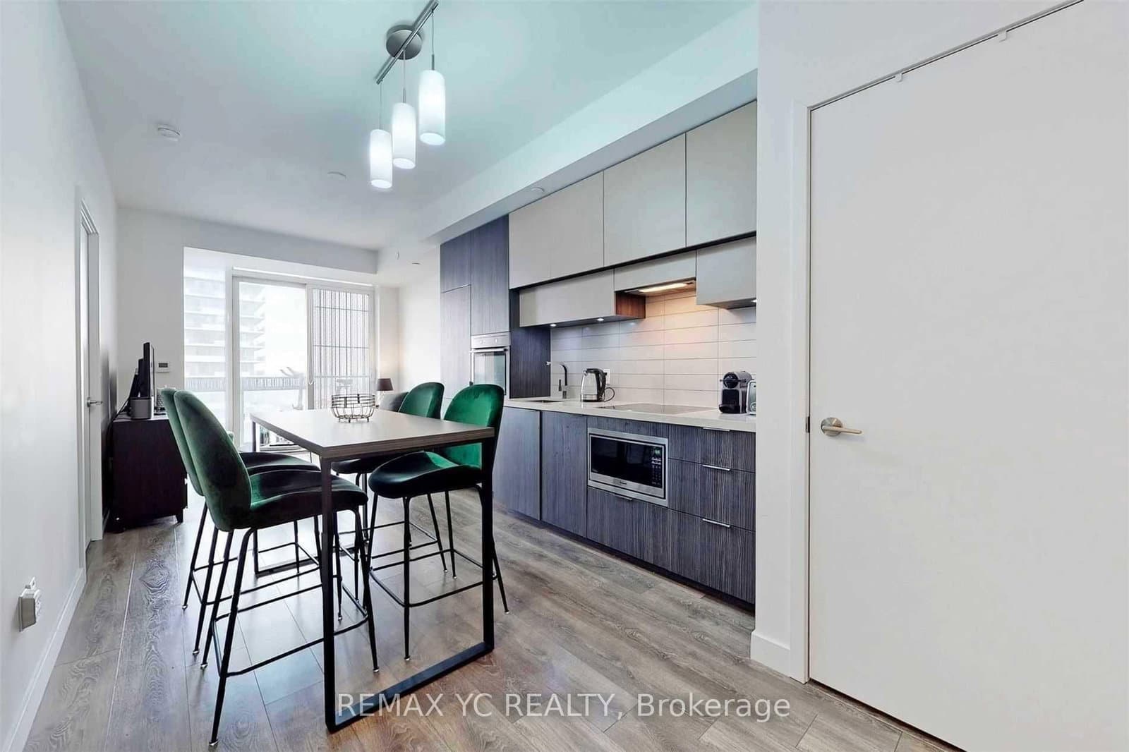 8 Eglinton Avenue E, Unit 2212 thumbnail 3