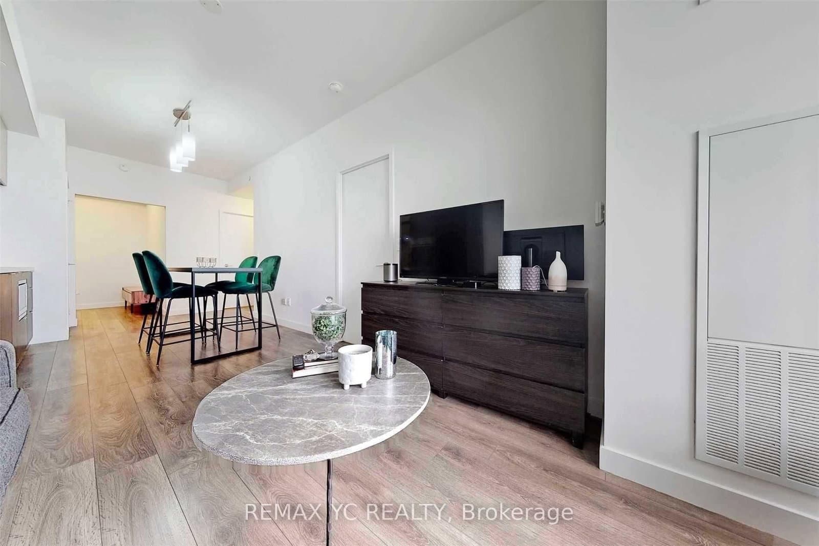 8 Eglinton Avenue E, Unit 2212 thumbnail 4