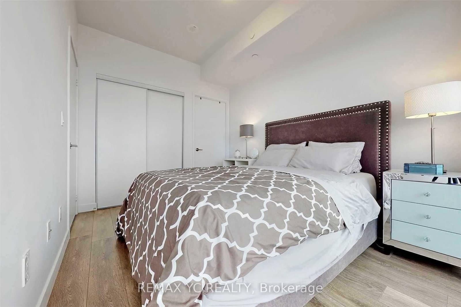 8 Eglinton Avenue E, Unit 2212 thumbnail 8