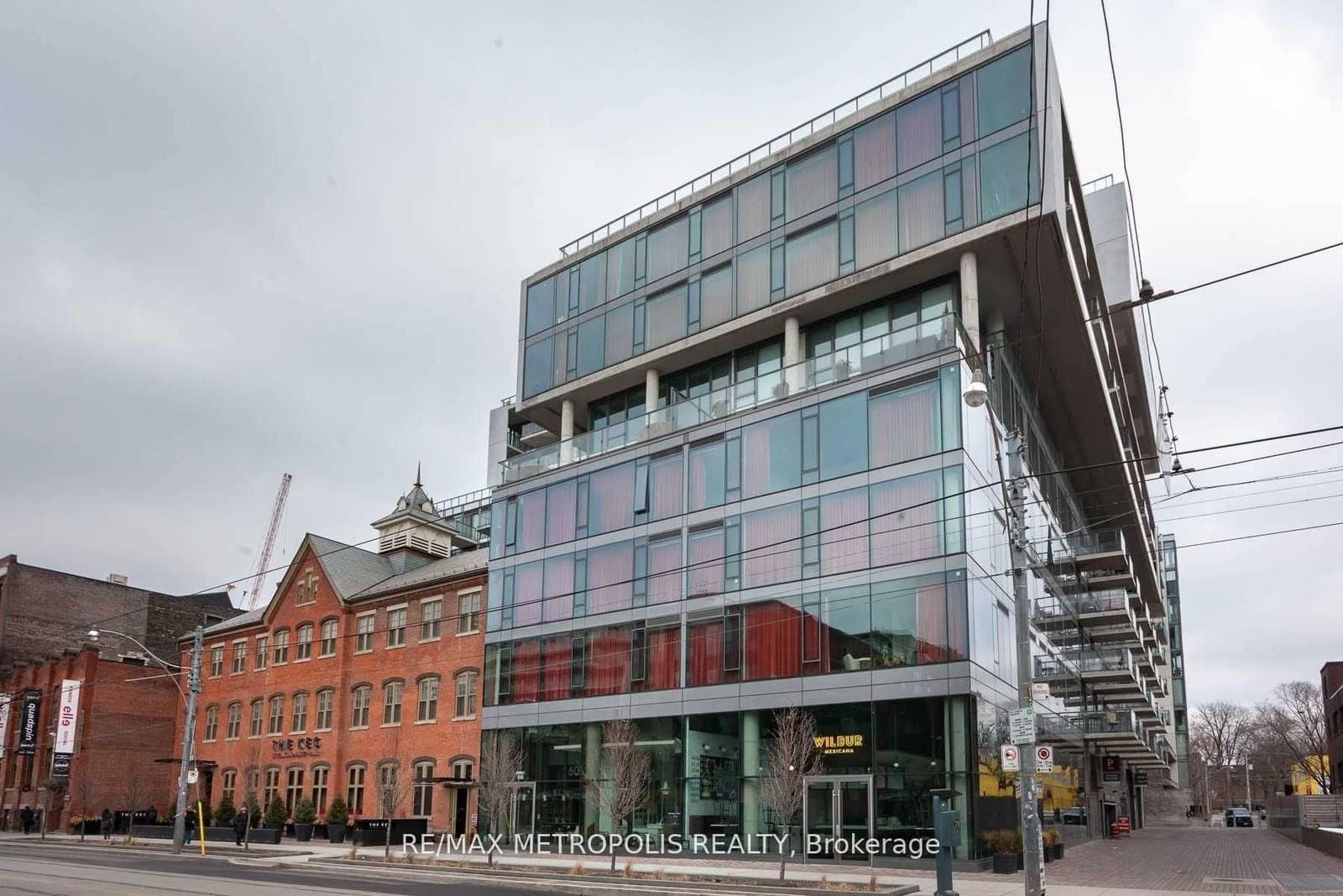 #625 - 560 King Street W