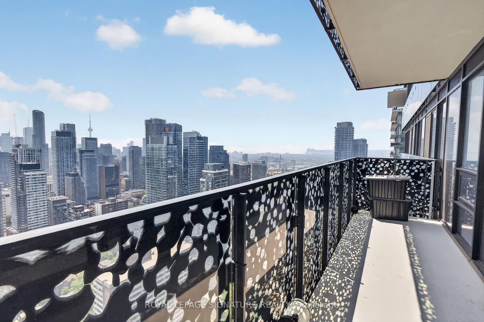 55 Charles Street E, Unit 4303 thumbnail 19