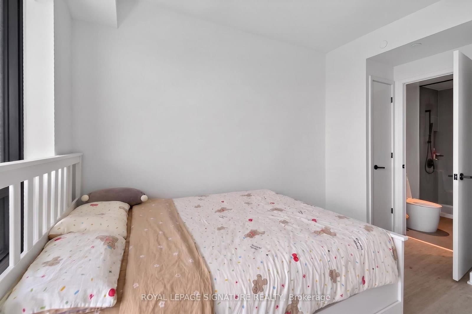 55 Charles Street E, Unit 4303 thumbnail 25