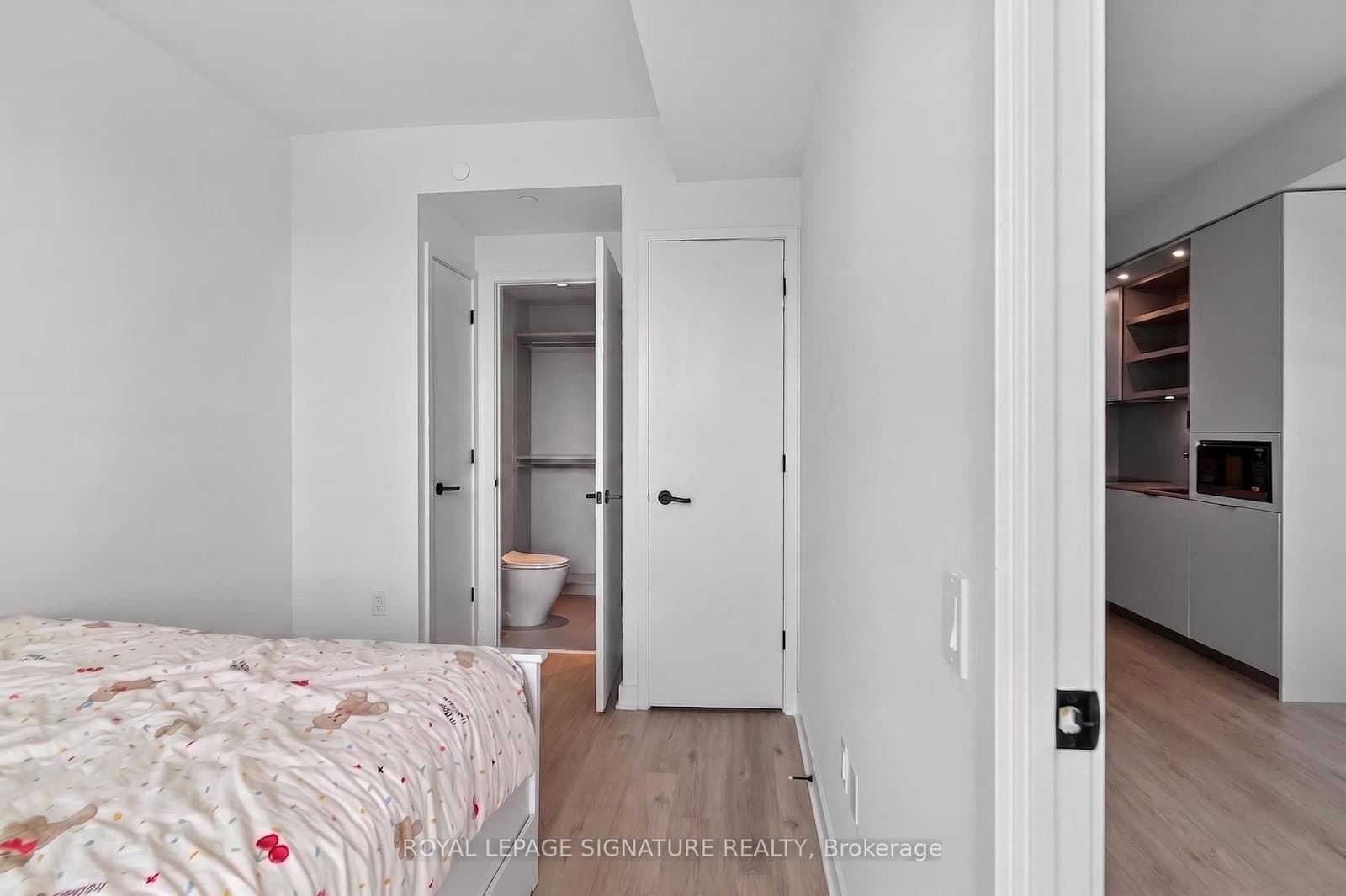 55 Charles Street E, Unit 4303 thumbnail 26