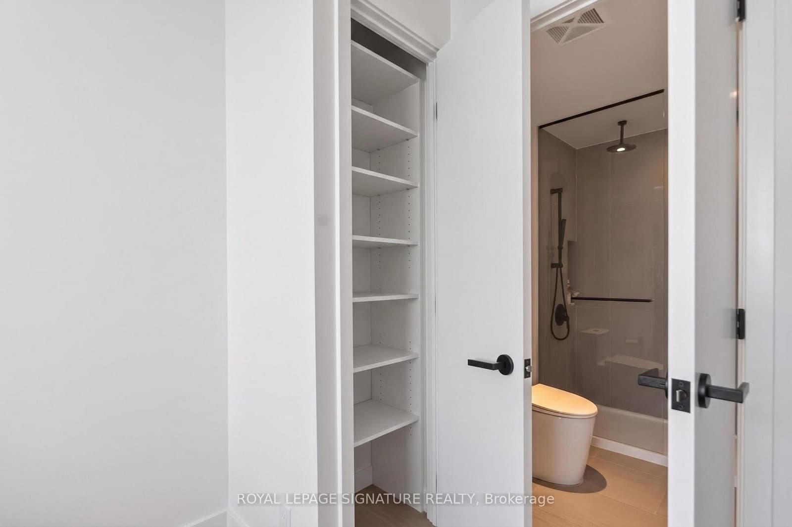 55 Charles Street E, Unit 4303 thumbnail 28