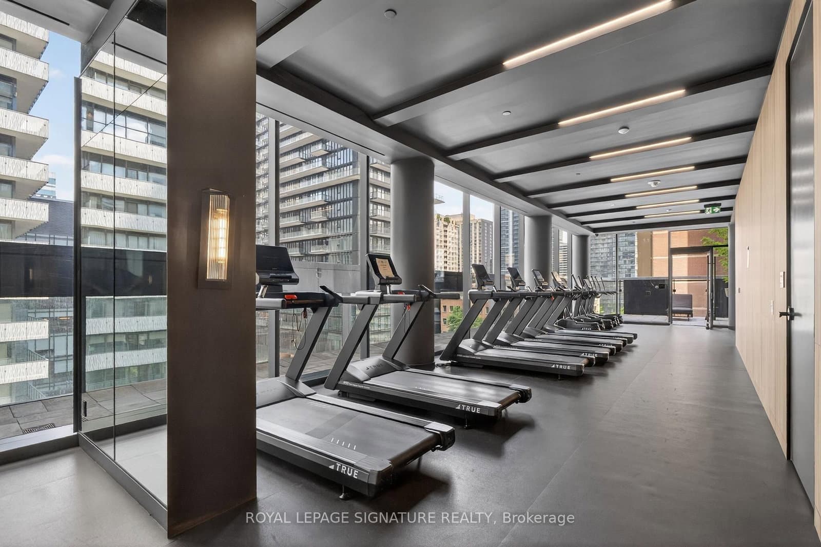 55 Charles Street E, Unit 4303 thumbnail 33