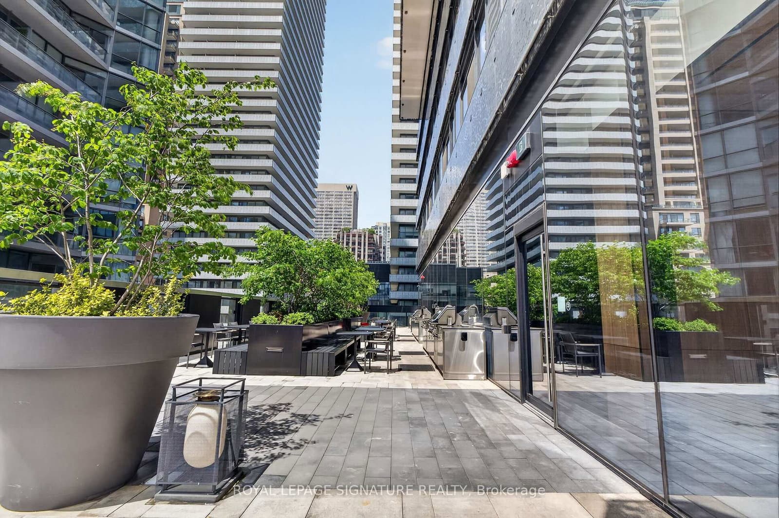 55 Charles Street E, Unit 4303 thumbnail 35