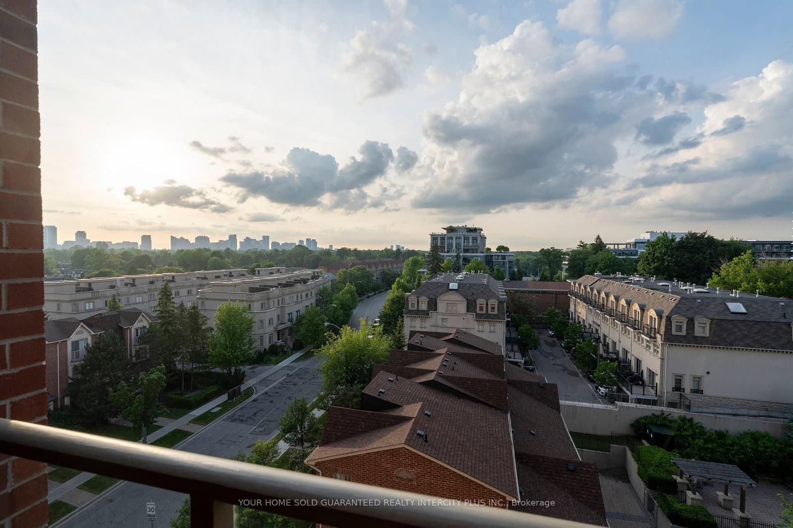 1 Clairtrell Road, Unit 811 thumbnail 30