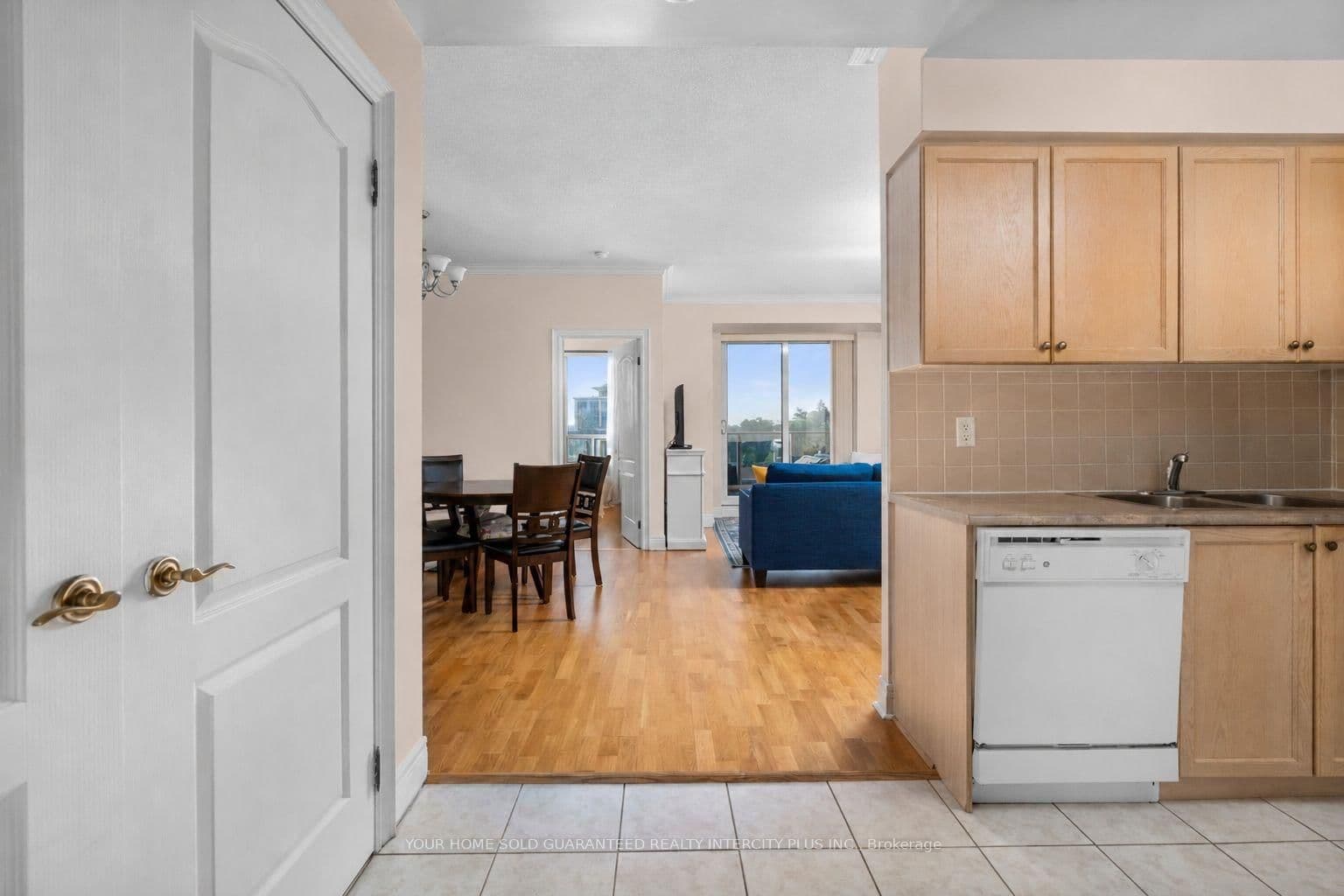 1 Clairtrell Road, Unit 811 thumbnail 6