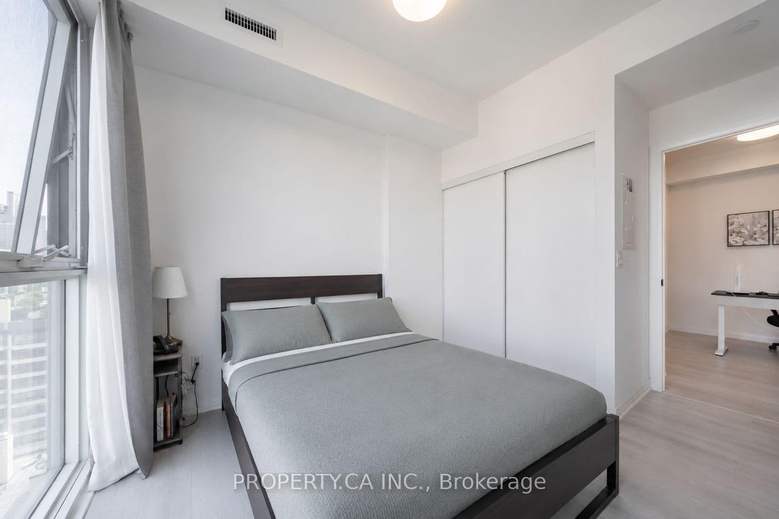 280 Dundas Street W, Unit 1702 thumbnail 8