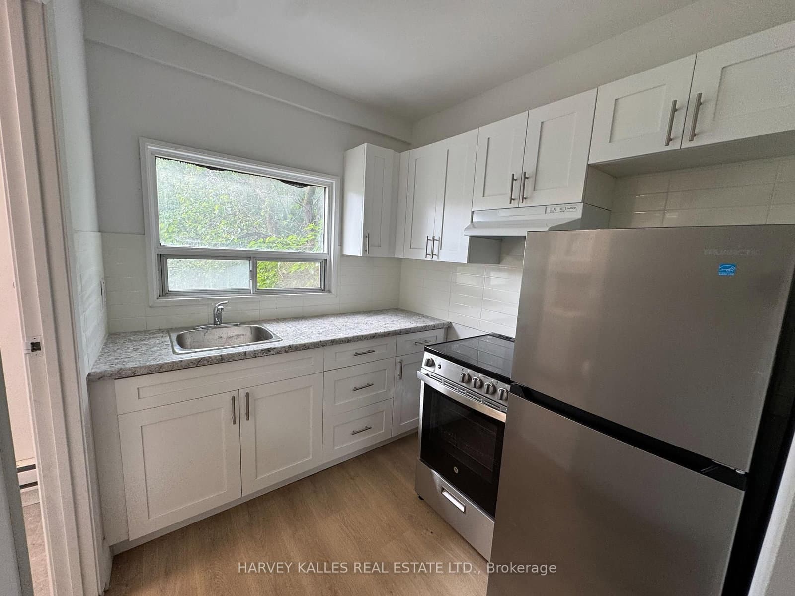 399 Dupont Street, Unit 304 thumbnail 4