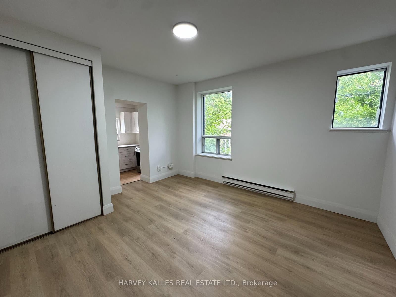 399 Dupont Street, Unit 304 thumbnail 5