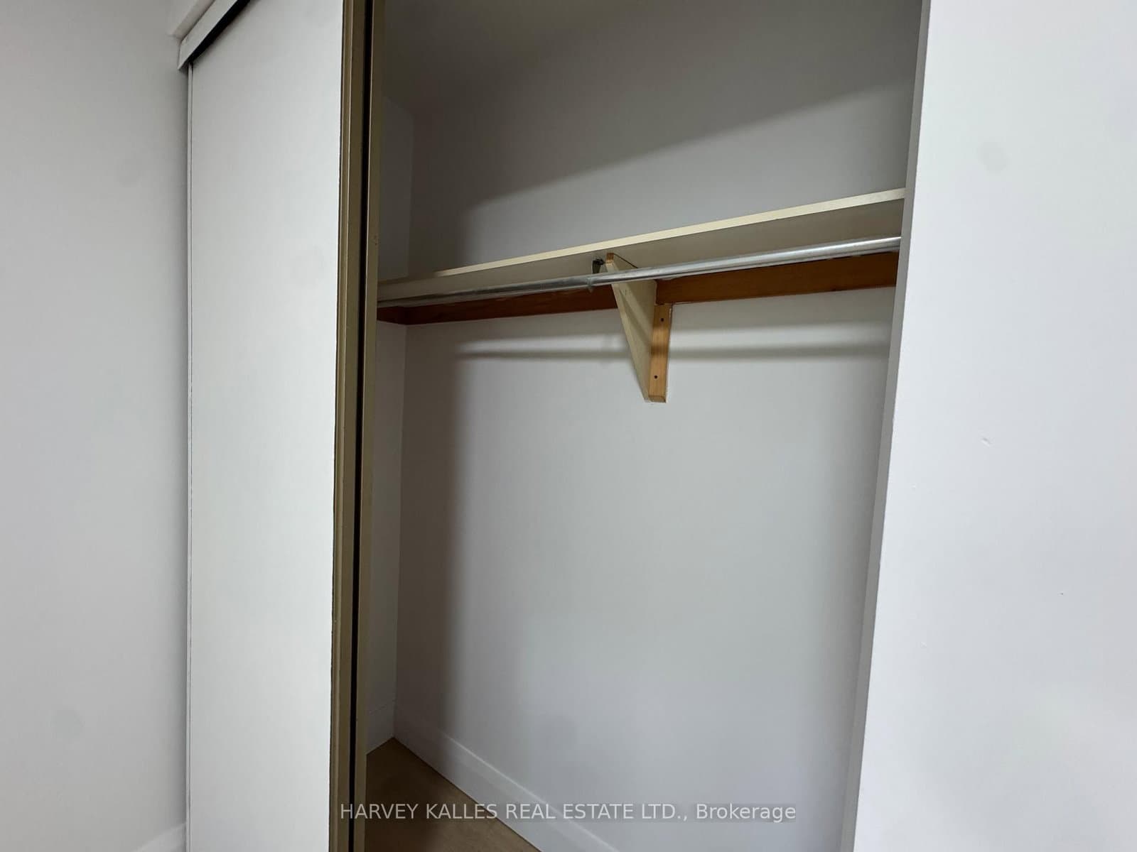 399 Dupont Street, Unit 304 thumbnail 8