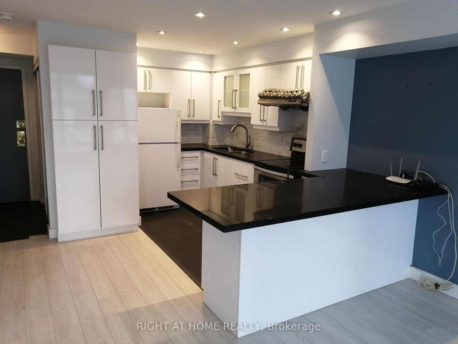 40 Scollard Street, Unit 1601 thumbnail 12