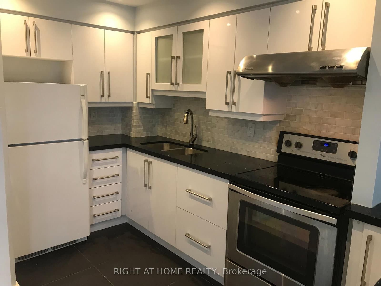 40 Scollard Street, Unit 1601 thumbnail 17