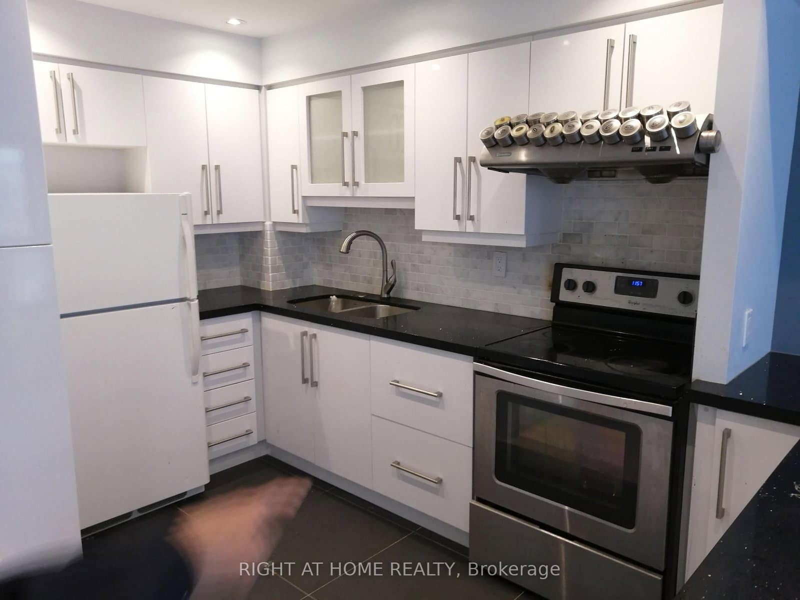 40 Scollard Street, Unit 1601 thumbnail 18